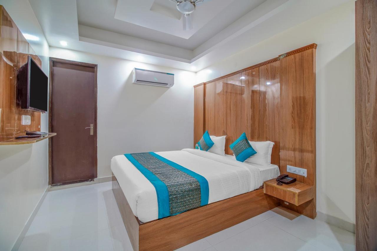 Hotel Classic Plaza At Delhi Airport New Delhi Exterior photo