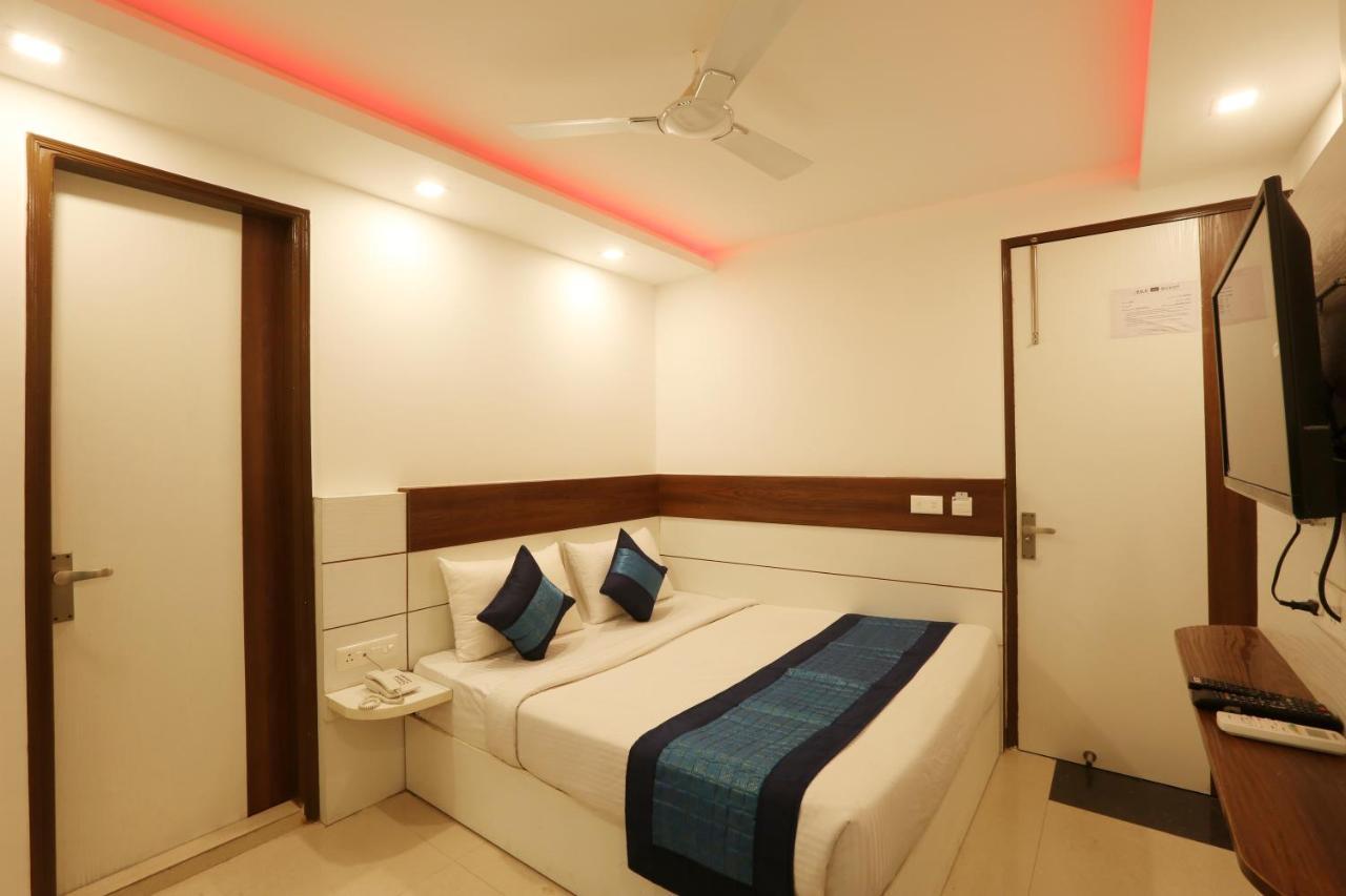 Hotel Classic Plaza At Delhi Airport New Delhi Exterior photo