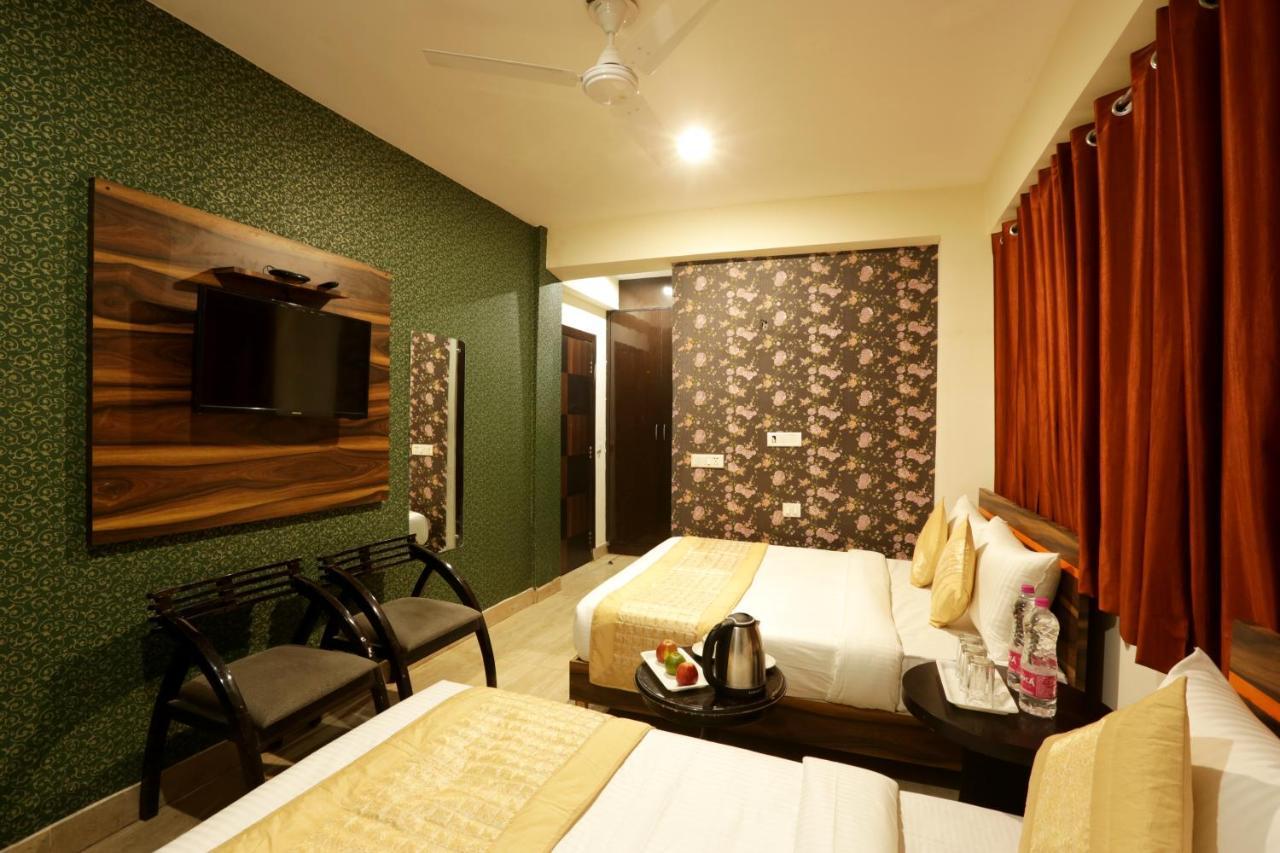 Hotel Classic Plaza At Delhi Airport New Delhi Exterior photo